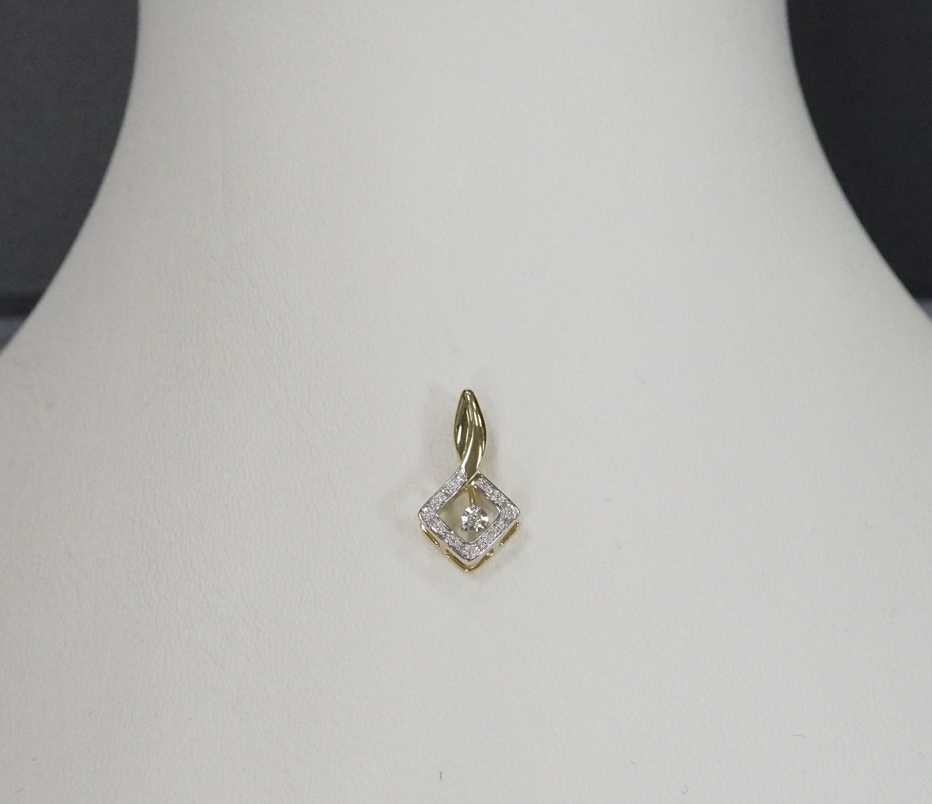 10411-000329 Подвеска (Au 585)